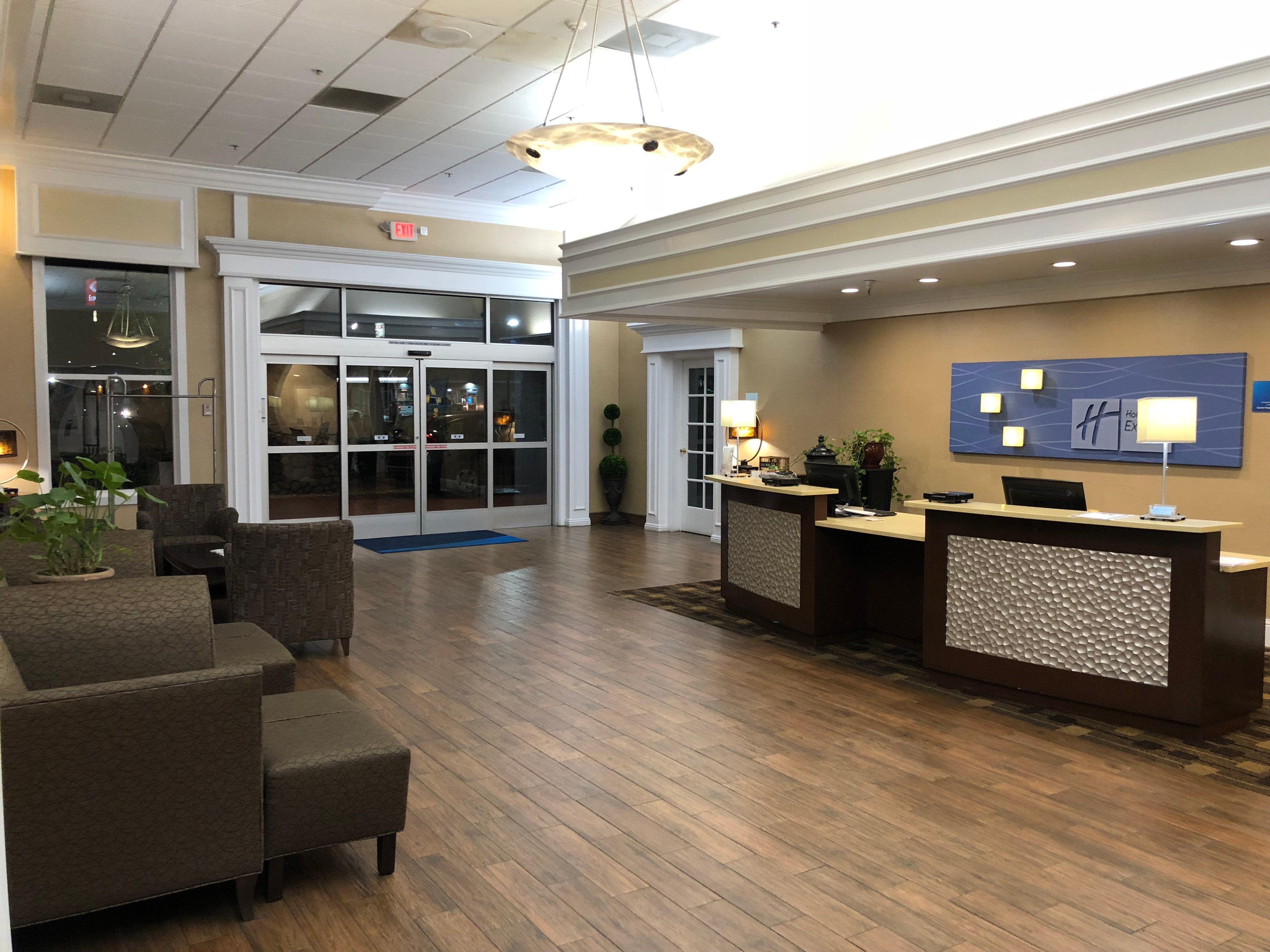 Holiday Inn Express Corning By Ihg Exterior photo