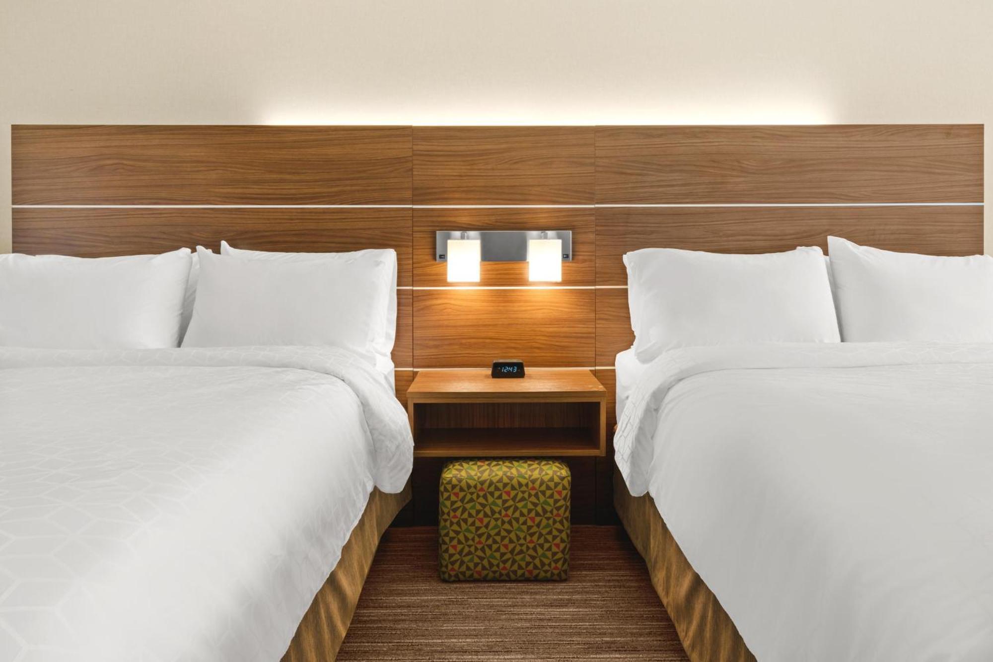 Holiday Inn Express Corning By Ihg Exterior photo