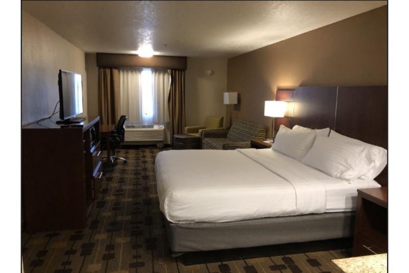 Holiday Inn Express Corning By Ihg Exterior photo