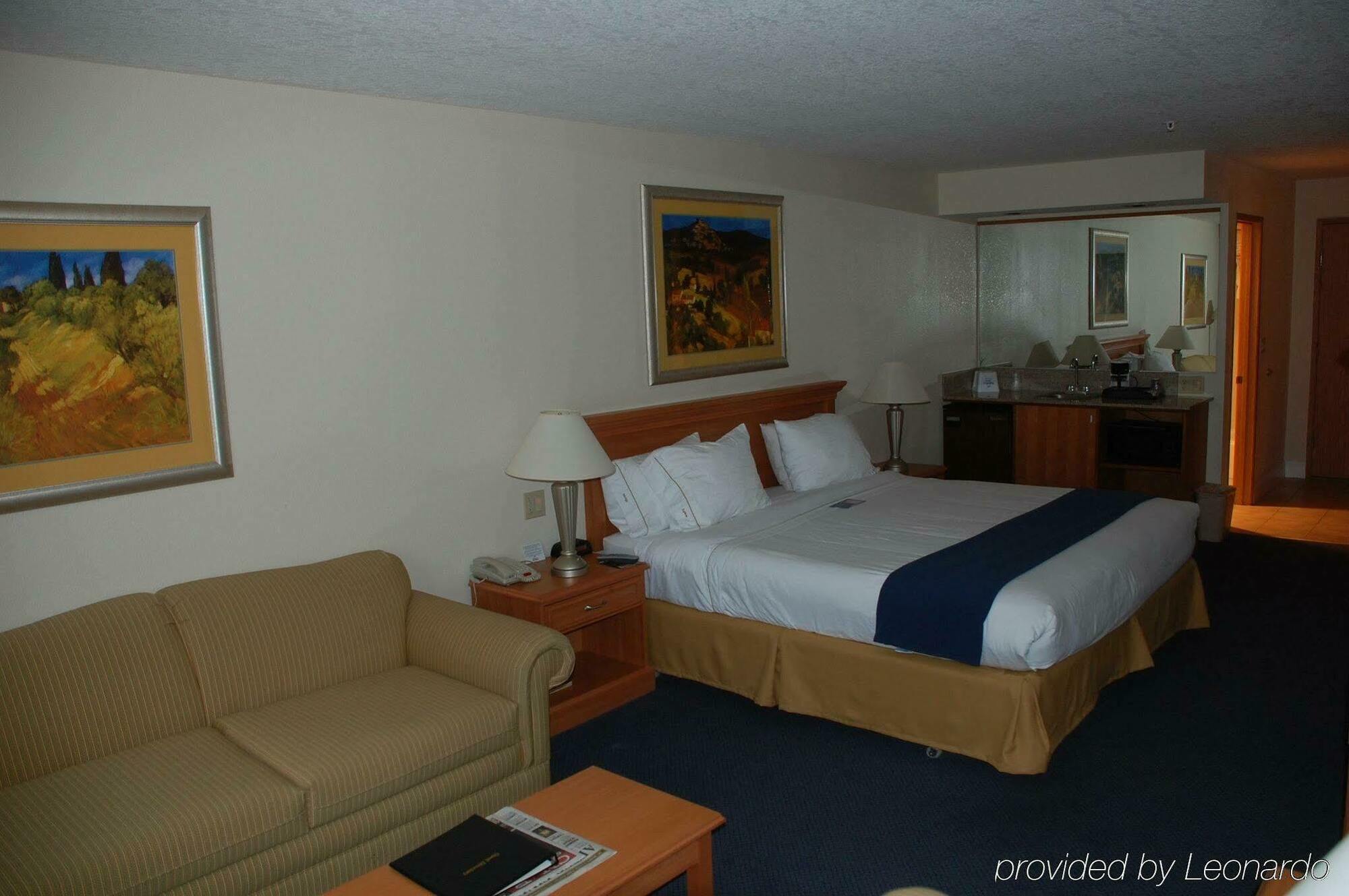 Holiday Inn Express Corning By Ihg Exterior photo